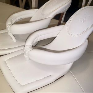 white square toe strap thong sandals heels